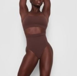 SKIMS sculpting  mid waist  thong